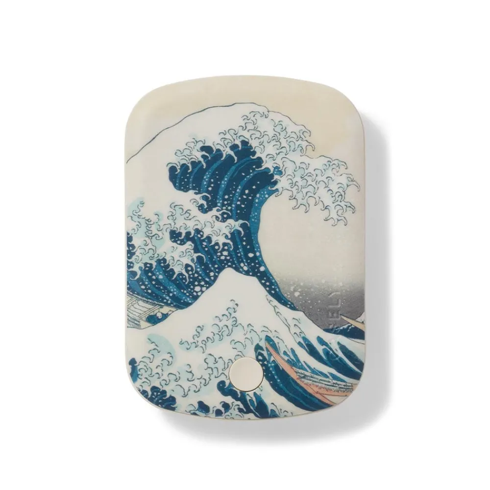 casely_hokusai_great_wave_power_pod_wireless_charger_0.webp Casely Hokusai Great Wave Power Pod Wireless Charger*The Met Store Fashion