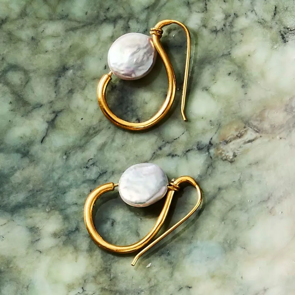 coin_pearl_earrings_4.webp Coin Pearl Earrings*The Met Store Shop