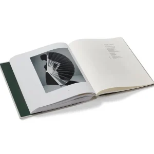 Karl Lagerfeld: A Line of Beauty*The Met Store Outlet
