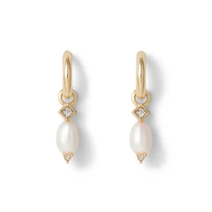 Royal Tudor Small Hoop Earrings with Pearls*The Met Store Fashion